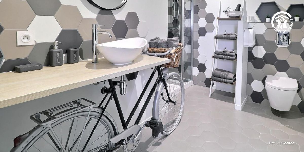 Vélo en meuble de salle de bain